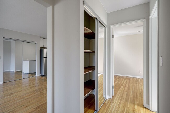 Building Photo - Remodeled 2 bed featuring new kitchen