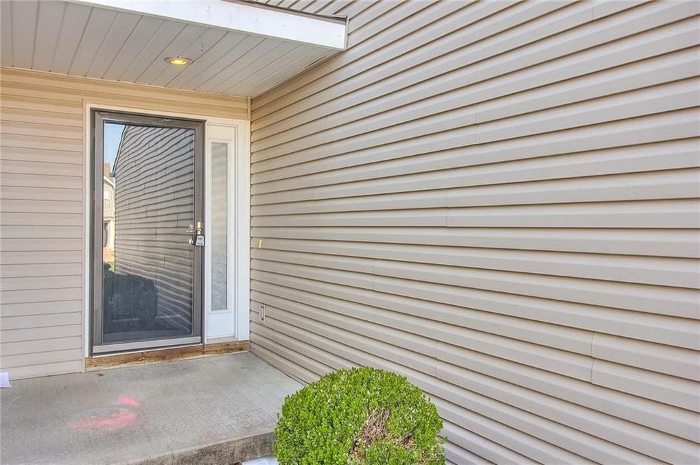 Building Photo - 2122 SW Gooseberry Ln
