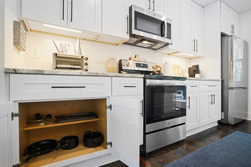 Building Photo - 2234 Edgemore Dr SE