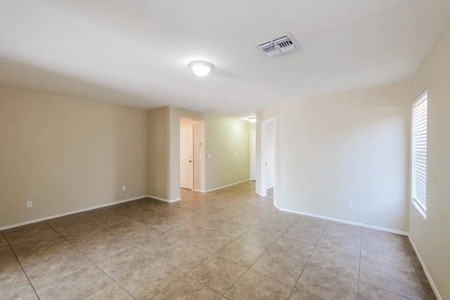 Building Photo - 113 E Beth Dr