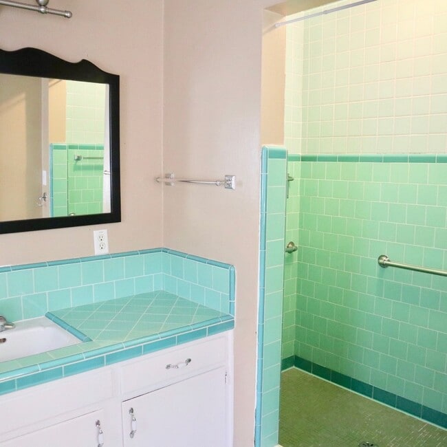 Building Photo - Available August 2026- 5 Bedroom with a POOL - on MARY LANE