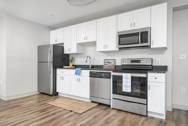 Building Photo - 170 Ridge Rd