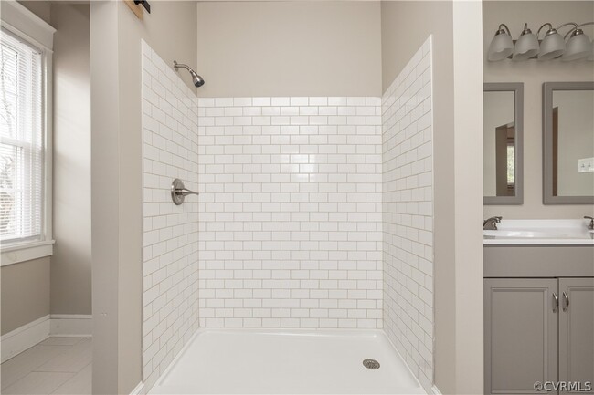 Building Photo - 2726 Hanes Ave