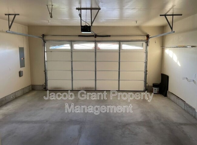 Building Photo - 3030 Devonwood Dr