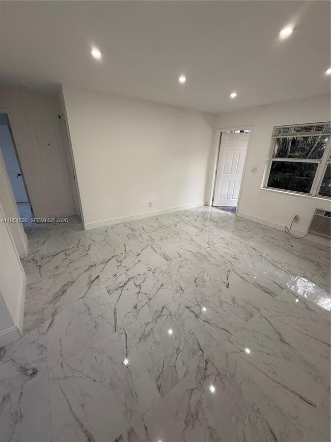 Building Photo - 505 N 24th Ave