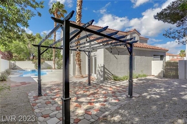 Building Photo - 9772 Horse Back Cir