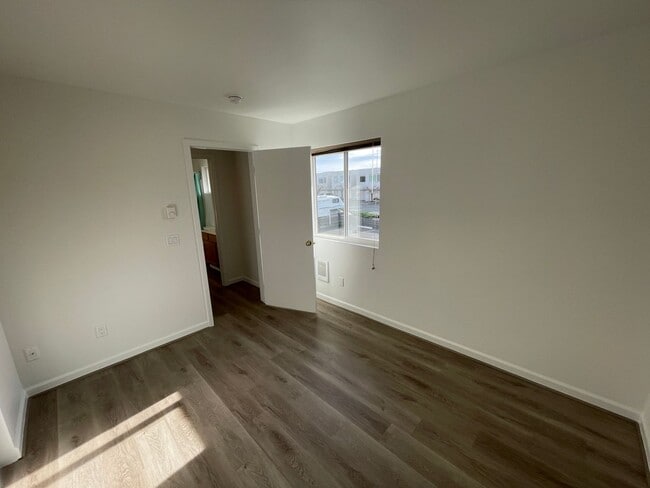 Building Photo - 2304 Skyline Way