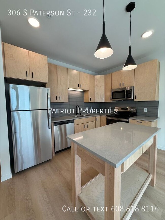 Primary Photo - 306 S Paterson St