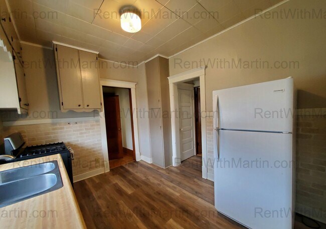 Building Photo - 313 Denver St