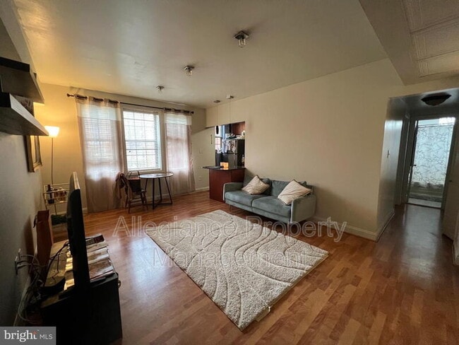 Building Photo - 1808 Queens Ln