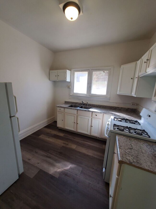 Building Photo - 2458-2460 W Juneau Ave.