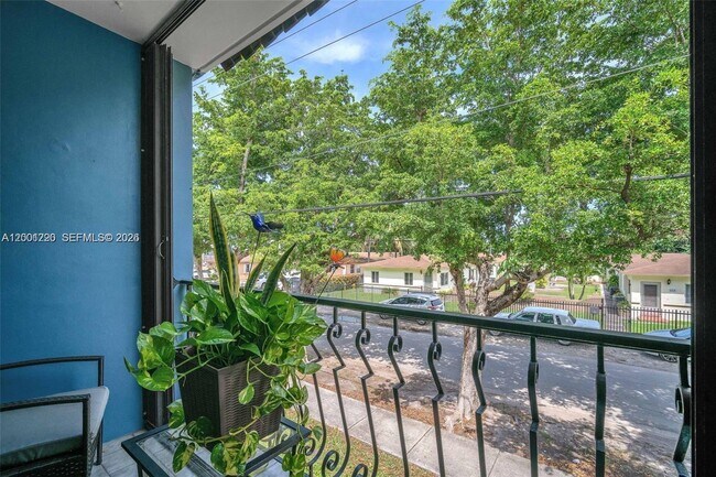 Building Photo - 160 SW 30th Ave