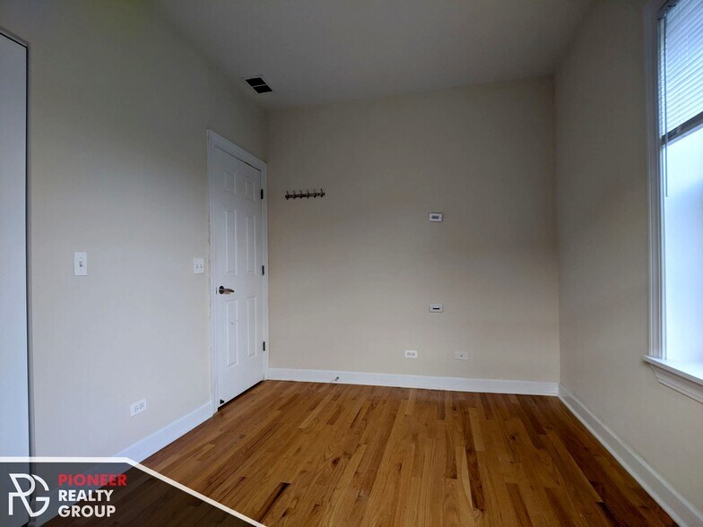 Building Photo - 3240 N Clifton Ave