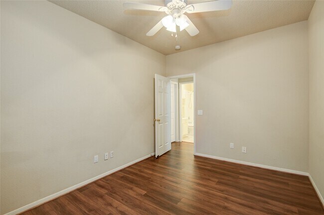 Building Photo - 18422 Auburn Woods Dr