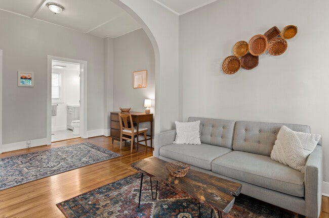 Building Photo - 125 W Circular St