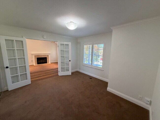Building Photo - "Charming 4-Bed Oasis with Granite Touches with Tennis and Poolside Bliss steps away in Danville!"