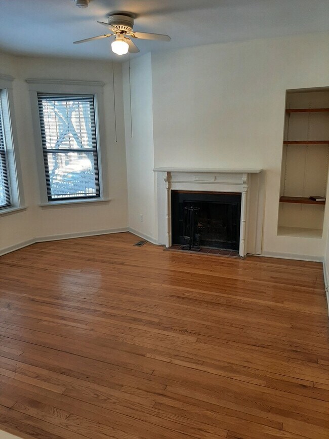Building Photo - 5118 N Kenmore Ave