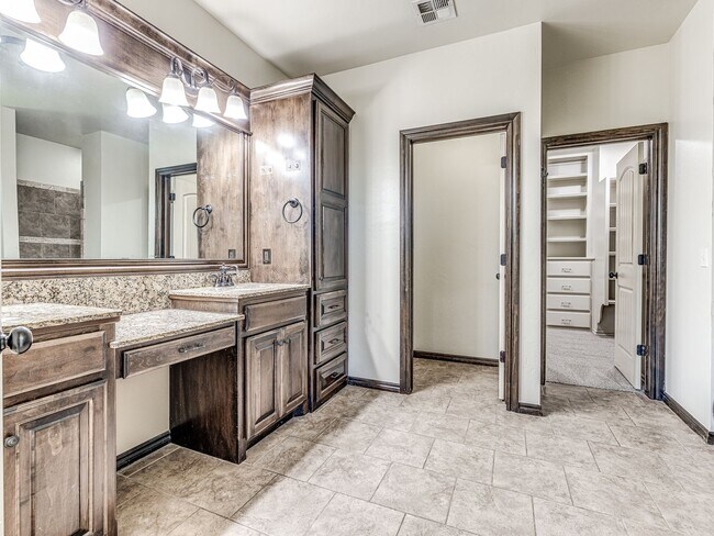 Building Photo - Luxury Rental Home in Edmond Schools + Com...