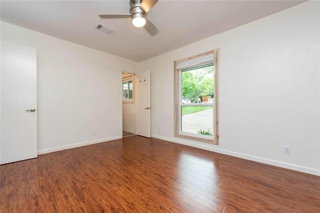 Building Photo - 3302 Catalina Dr