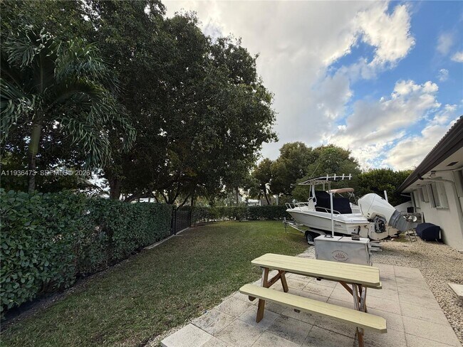 Building Photo - 13015 Biscayne Island Terrace
