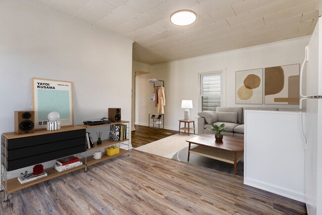 Building Photo - 1 St Martin St