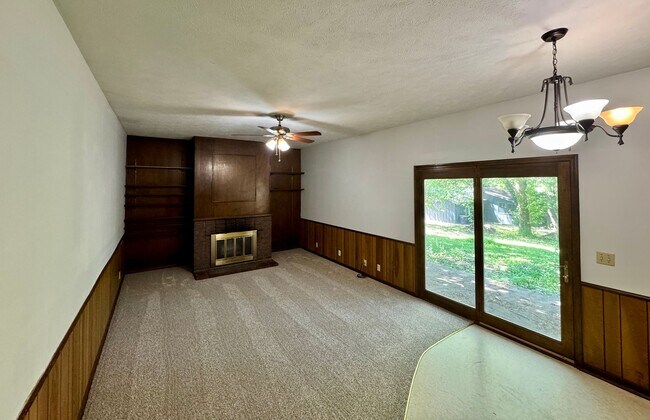 Building Photo - 4 Bed, 3 Bath home on West Side of Manhattan Near CiCo Park!
