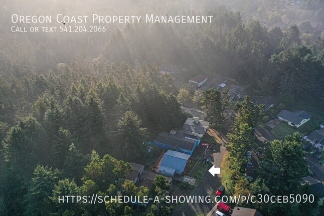 Building Photo - 3040 SE Dune Ave