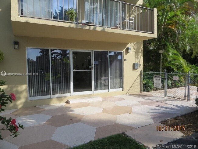 Building Photo - 7900 Camino Cir