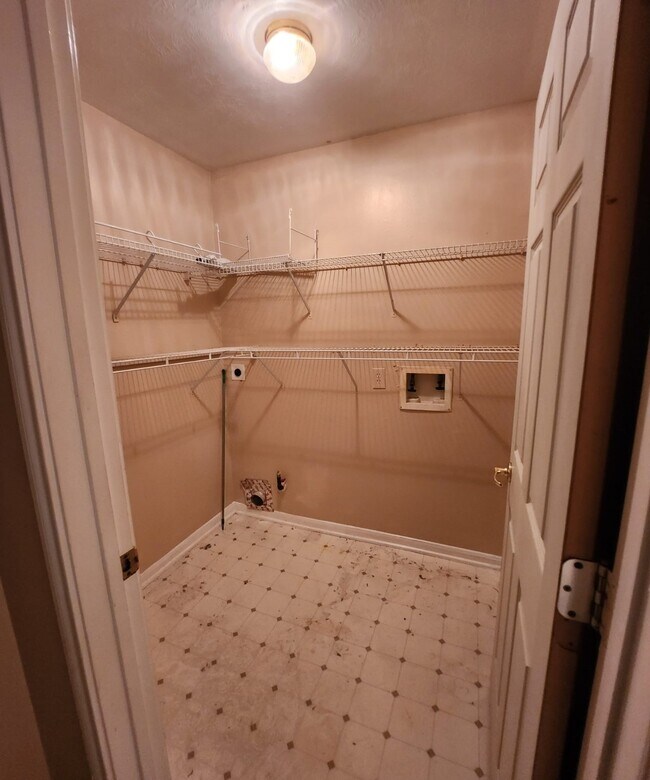 Building Photo - 2007 Goldspring Ln