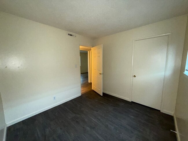 Building Photo - 420 Lee St