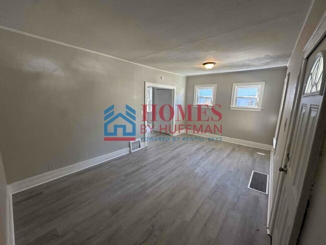 Building Photo - Two Bedroom House | Move in Ready | Deposi...