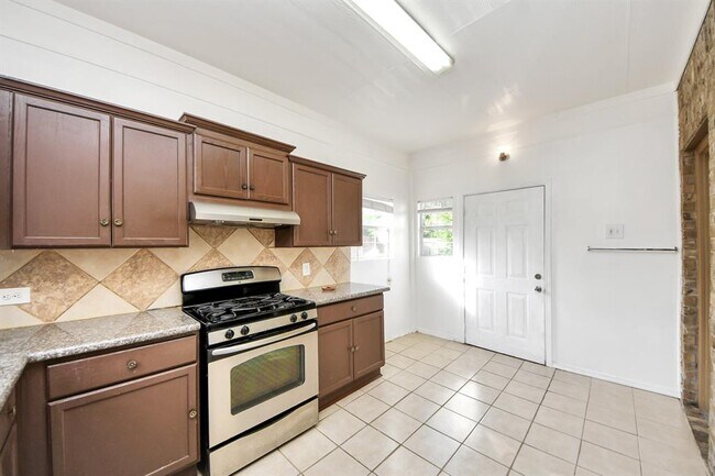 Building Photo - 6306 Bain Dr