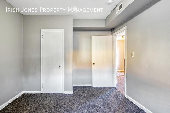 Building Photo - 1819 Pine-Apt 5