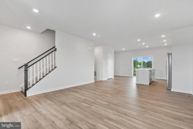 Building Photo - 16525 Green Glade Dr