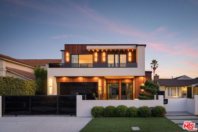 Building Photo - 14822 Hesby St