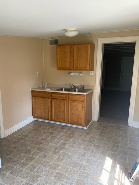 Building Photo - 822 E Prospect St