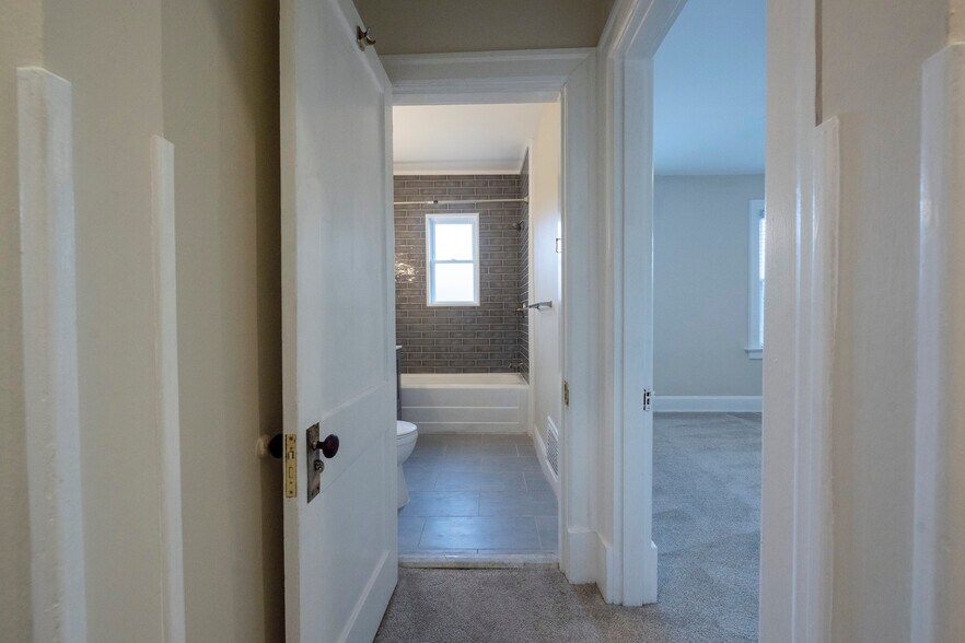 Building Photo - 3349 Whitfield Ave
