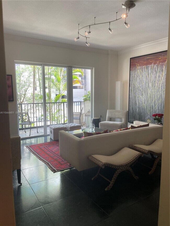 Building Photo - 650 Valencia Ave