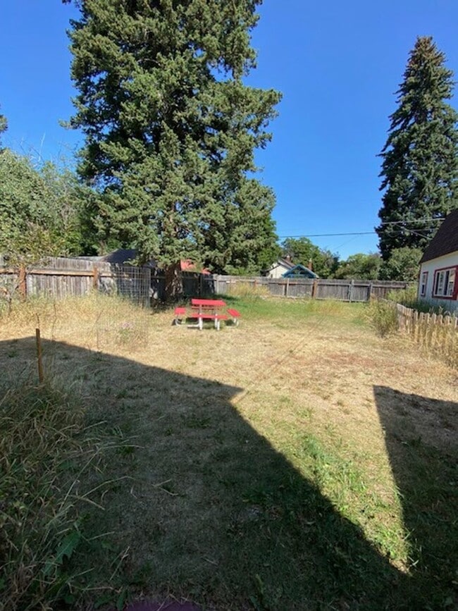 Building Photo - $2,695 / AVAILABLE NOW! 3BD Single Family Home