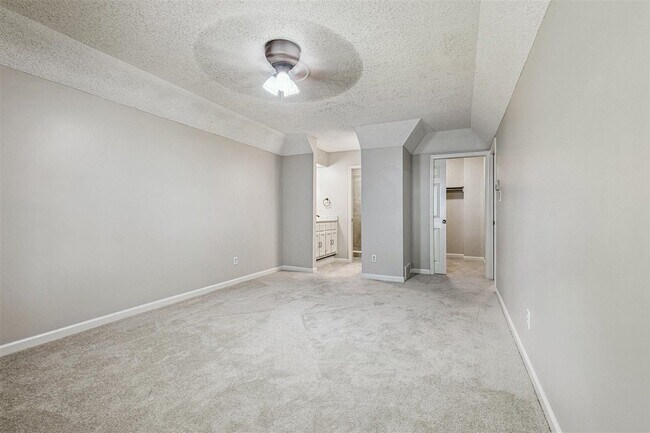 Building Photo - 2232 Burfordi Ln