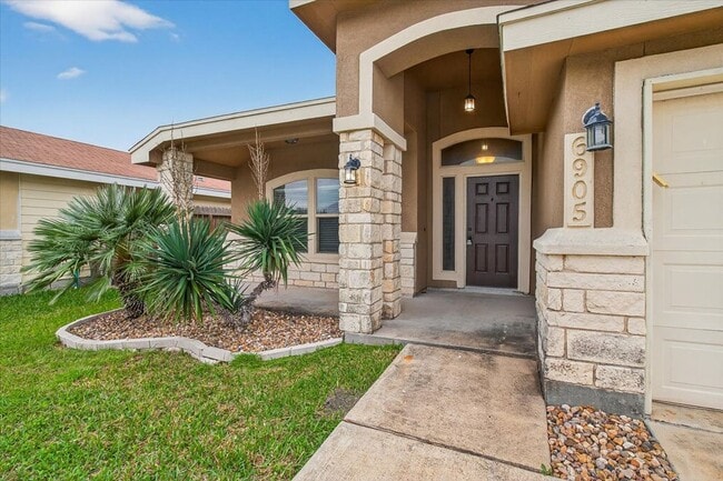 Building Photo - 6905 Anastasia Dr