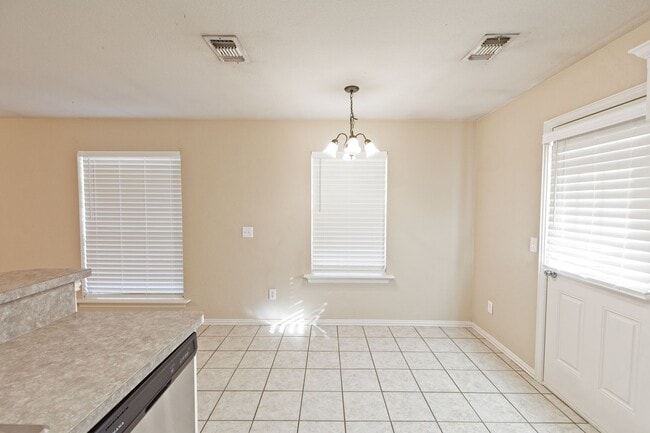 Building Photo - Duplex for lease with private backyard