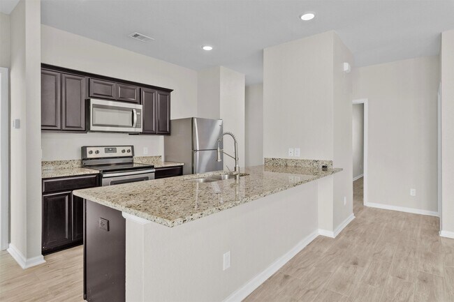 Building Photo - 1028 White Birch Ln