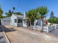 Building Photo - 827 University Ave