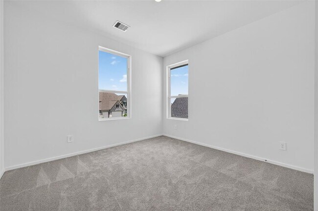 Building Photo - 32006 Medallion Oaks Trl