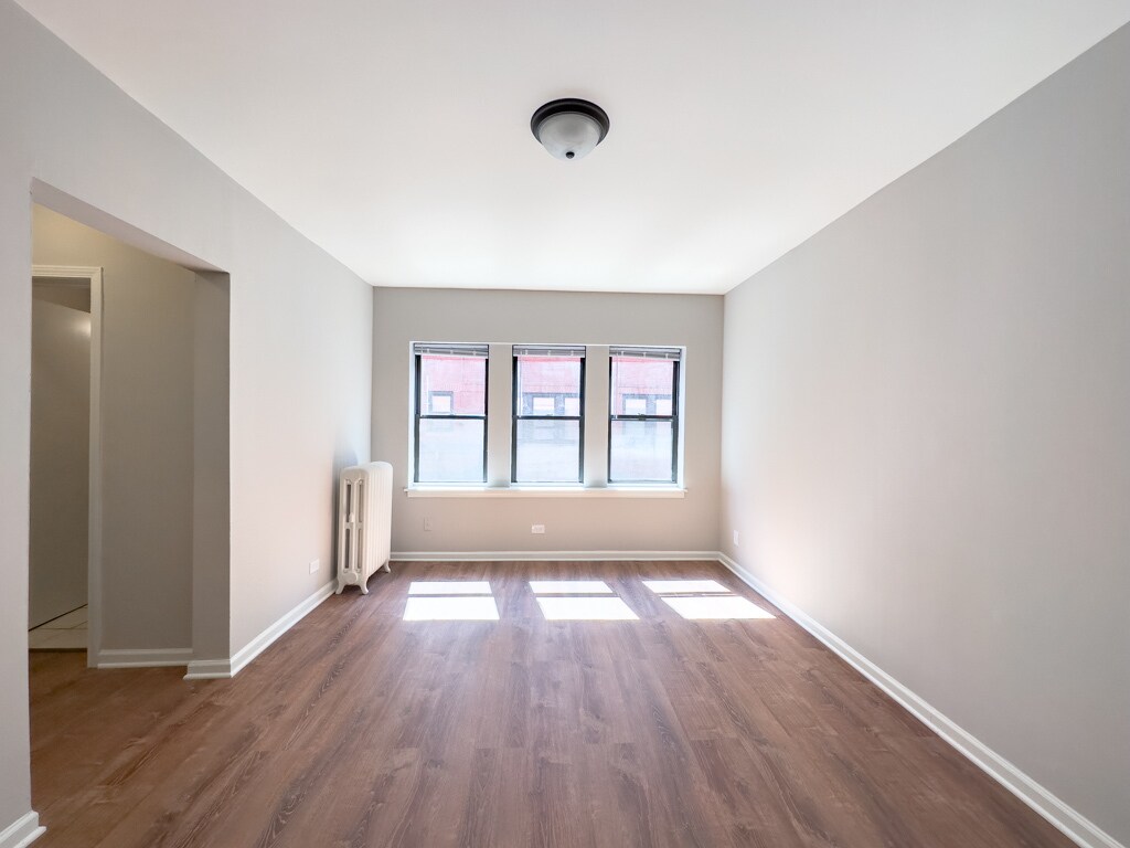 Building Photo - 5746 N Winthrop Ave