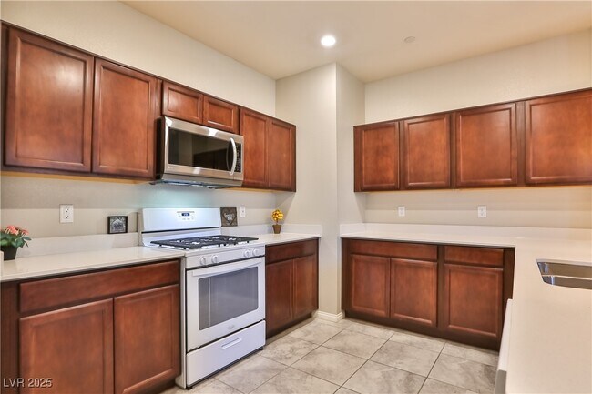 Building Photo - 2465 Bellinzona Pl