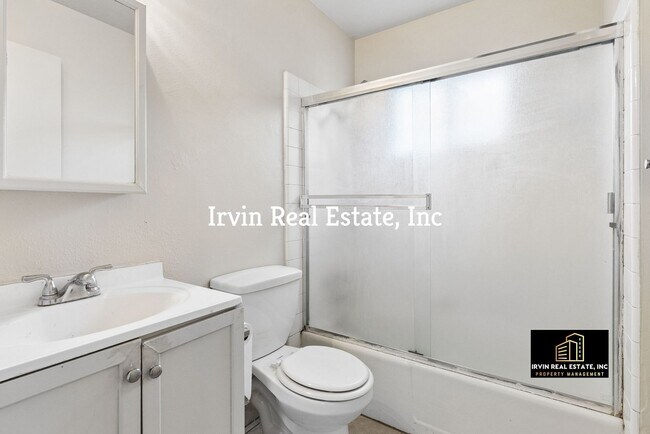 Building Photo - 1834-1834 Rose Ave