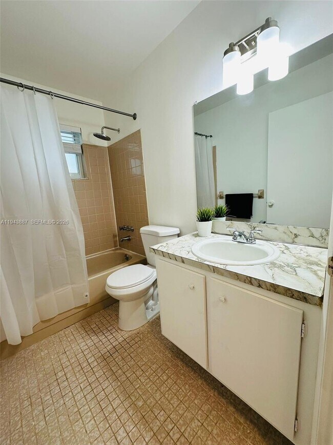 Building Photo - 414 SE 14th St