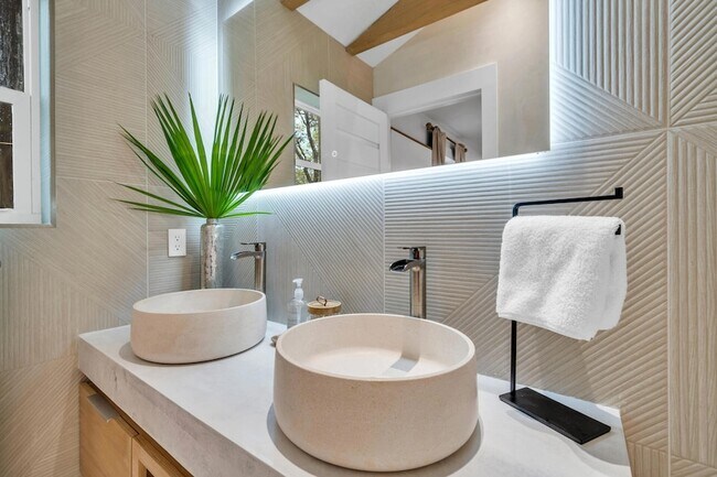 Building Photo - 6296 W County Hwy 30A